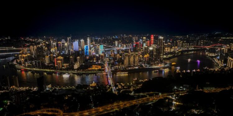 Chengdu, Chongqing cities remain on red alert for heatwave