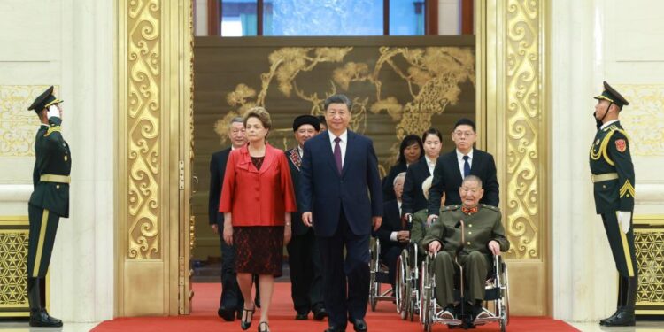 Xi Jinping awards national medals and national honorary titles