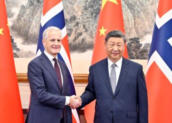 Xi Jinping meets Norwegian PM in Beijing