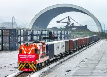 China Railway tests transport of batteries for electric vehicles