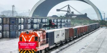 China Railway tests transport of batteries for electric vehicles