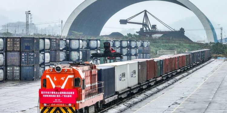 China Railway tests transport of batteries for electric vehicles