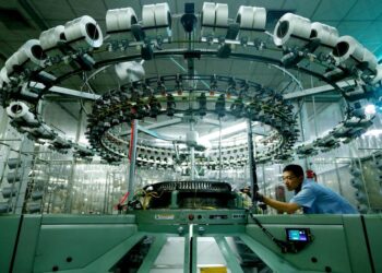 China’s manufacturing sector resumes expansion in October