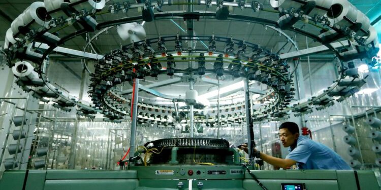 China’s manufacturing sector resumes expansion in October