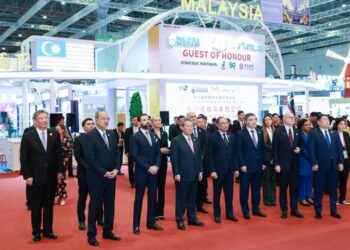 Chinese PM pledges to expand opening-up at CIIE