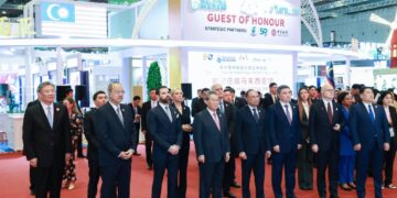 Chinese PM pledges to expand opening-up at CIIE