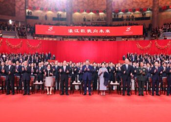 Xi Jinping attends gala marking 25th anniversary of Macau handover