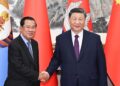 Xi Jinping holds talks with Cambodian Senate President Hun Sen