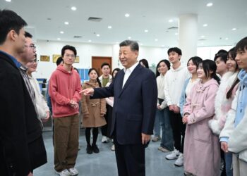 Xi Jinping visits Macau University of Science and Technology