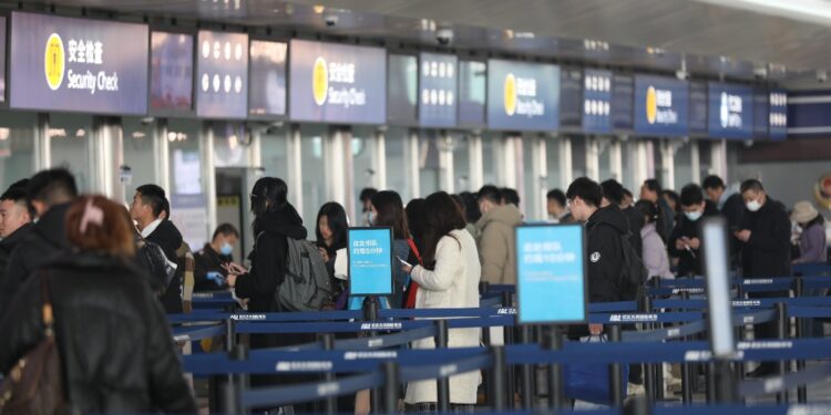 1.803 million people entered and exited during the New Year’s Day holiday