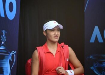 4 wins and 7 losses, Zheng Qinwen leads the four Chinese Golden Flowers to advance in the first round of the Australian Open