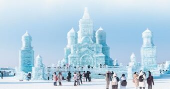 A report released by the China Tourism Academy shows that this ice and snow season, the number of tourists is expected to reach 520 million