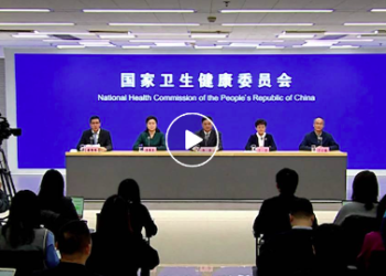 During the minor cold season, how does Chinese medicine prevent influenza, warm the stomach and intestines, and improve mood?