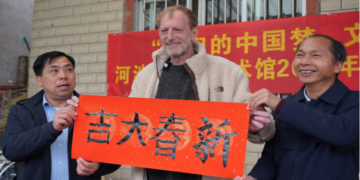 Go to the grassroots in the New Year｜Guangxi’s “three old boys” gathered in Lianhua Village to talk about farming matters