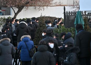 Investigators had a physical conflict with presidential guards and did not enter the building where Yin Xiyue was located.