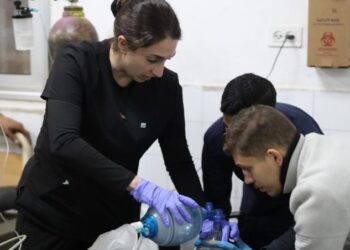 Many countries welcome the ceasefire agreement in Gaza. The Israeli military continues to bomb Gaza, killing more than 70 people.