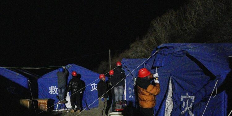 Mobile networks and electricity have been restored at the epicenter of the earthquake in Tingri, Tibet. 187 resettlement sites have relocated more than 46,000 people.