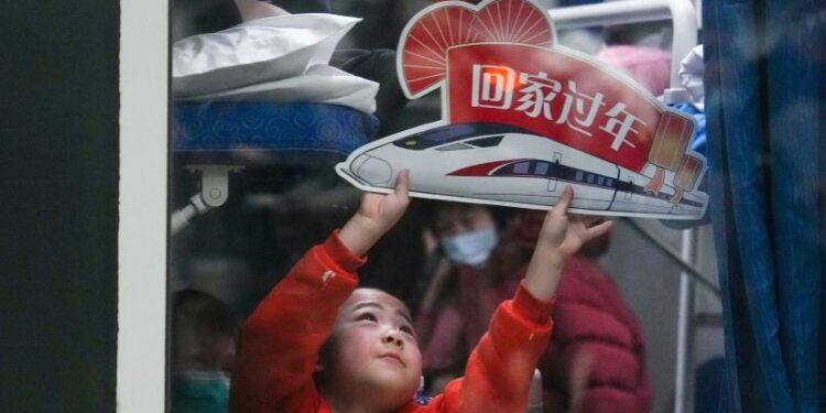 On the fourth day of Spring Festival travel, cross-regional movement of people across society is expected to exceed 200 million