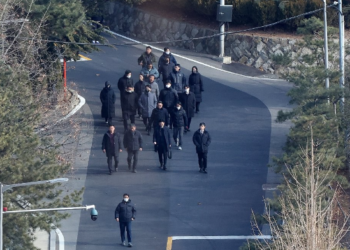 Park Jong-joon, the director of the South Korean presidential security department, came to the case to be investigated by the police.