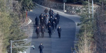 Park Jong-joon, the director of the South Korean presidential security department, came to the case to be investigated by the police.