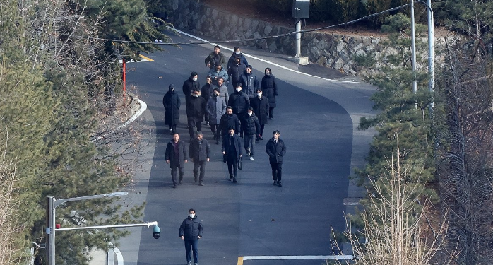 Park Jong-joon, the director of the South Korean presidential security department, came to the case to be investigated by the police.