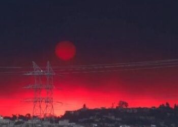 Smoke from raging California wildfires poses health risks, medical staff warns