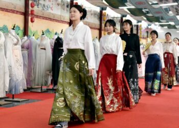 “Spring Festival robe” order is full