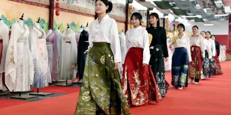 “Spring Festival robe” order is full