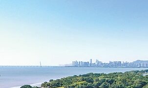 The newly revised Marine Environmental Protection Law has been in effect for one year: Protect the blue sea and silver beaches