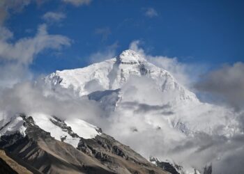 The number of foreign tourists at Mount Qomolangma doubles in 2024