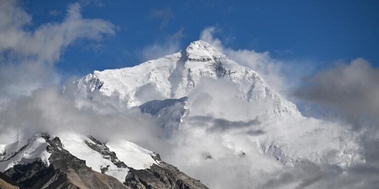 The number of foreign tourists at Mount Qomolangma doubles in 2024