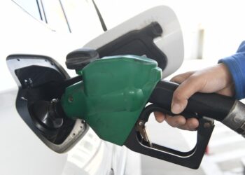 The price of refined oil has risen for the second consecutive year this year. Filling up a tank will cost you 13.5 yuan more
