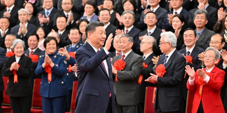 Xi Jinping meets representatives of model retirees