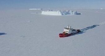 “Xuelong 2” arrives in the Amundsen Sea to carry out oceanographic survey operations