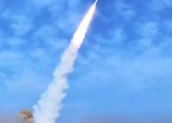 Yemen’s Houthi armed forces continue to launch attacks on US aircraft carriers