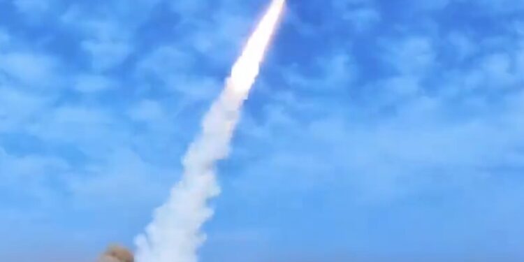 Yemen’s Houthi armed forces continue to launch attacks on US aircraft carriers