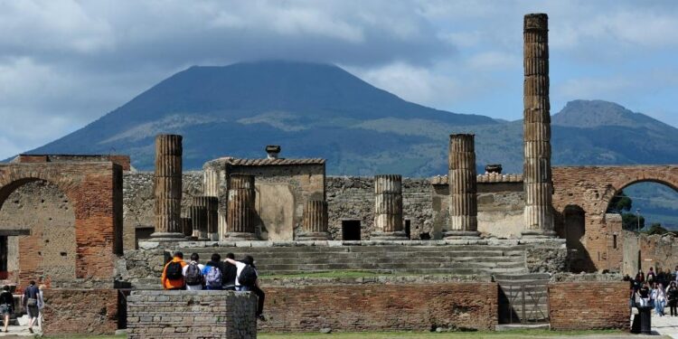 AI made contributions to the 2000 carbonized ancient scrolls “displayed their true appearance” for the first time