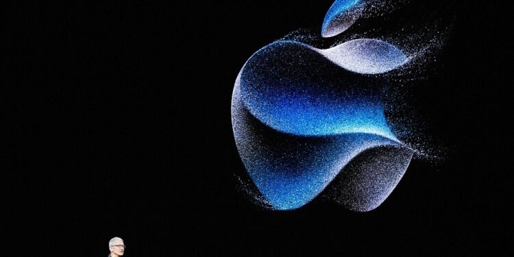 Apple holds a shareholders’ meeting, and Cook’s salary is approved