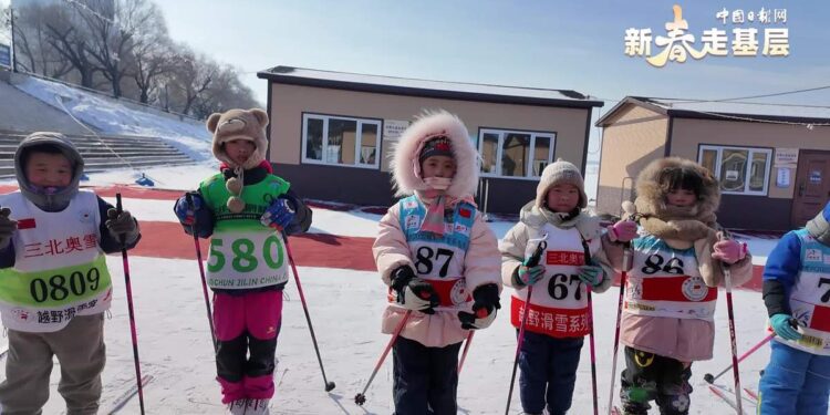 Going to the grassroots level in the New Year | 4-year-old snowboarding is a coach at the age of 68: Harbin people are made of ice and snow during the winter vacation