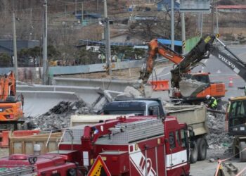 News: Two Chinese workers died in the collapse of a bridge under construction on South Korea’s expressway