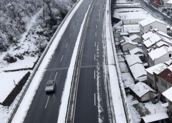 On the third day of the New Year’s Day, the National High Highway Linking Flying 4 provinces has snowfall effects in the 17th section of the 17th province
