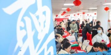 “Spring Breeze Deliveres Jobs” Various places organize job fairs to help post-holiday employment