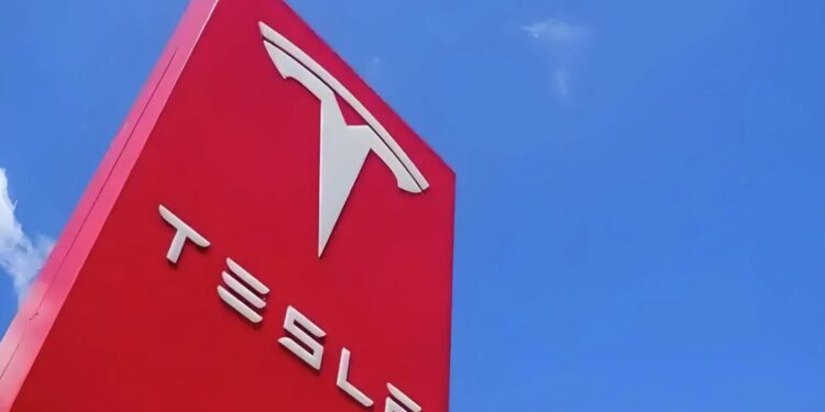 Tesla recalls more than 375,000 cars in the United States