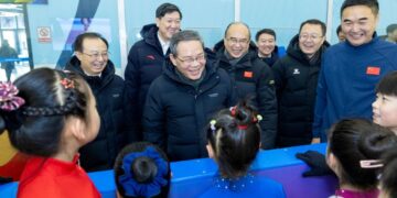 The Chinese PM emphasizes the development of winter sports and related sectors