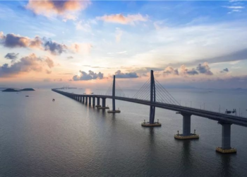 The Hong Kong -Zhuhai -Macao Bridge passenger flowing flows both hit a new high