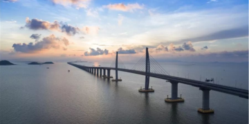 The Hong Kong -Zhuhai -Macao Bridge passenger flowing flows both hit a new high