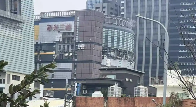 The explosion in Taichung Department Store has killed 4 deaths and 30 injuries. The disaster has been initially controlled