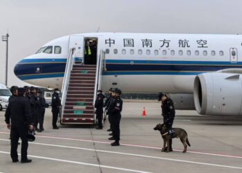 The first batch of 200 Chinese suspects in Myanmar’s Myanmar’s Myanmar crimes were escorted back to China through Thailand