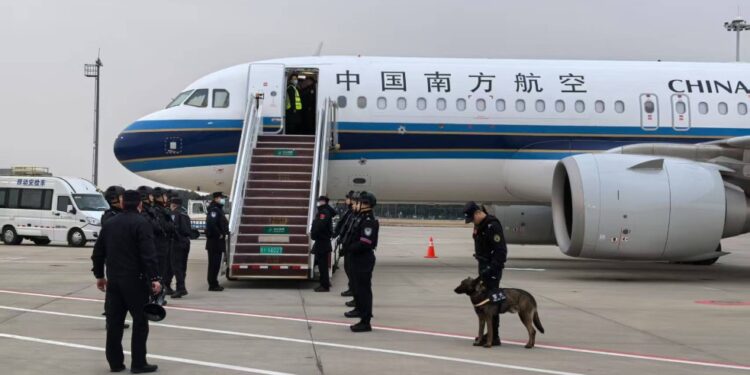 The first batch of 200 Chinese suspects in Myanmar’s Myanmar’s Myanmar crimes were escorted back to China through Thailand