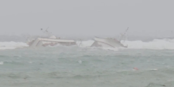 Two fishing vessels near Jeju Island in South Korea touched the reefs to cause 1 death and 3 disappearances